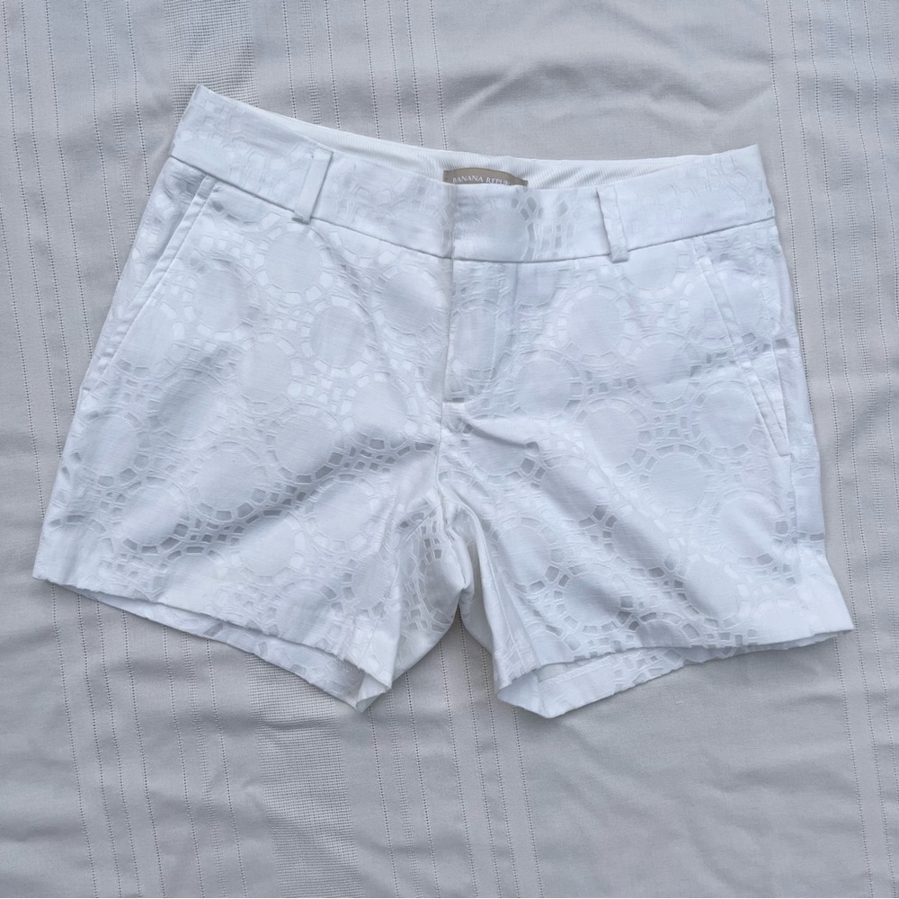 NWOT BANANA REPUBLIC white patterned shorts size 0